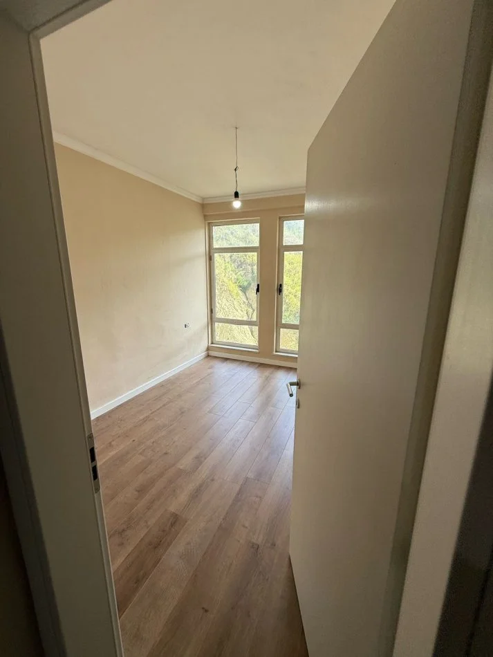 Shkembi Kavajes, shitet apartament 1+1+Ballkon Kati 4, 74 m² 73.000 € (Shkembi i Kavajes)