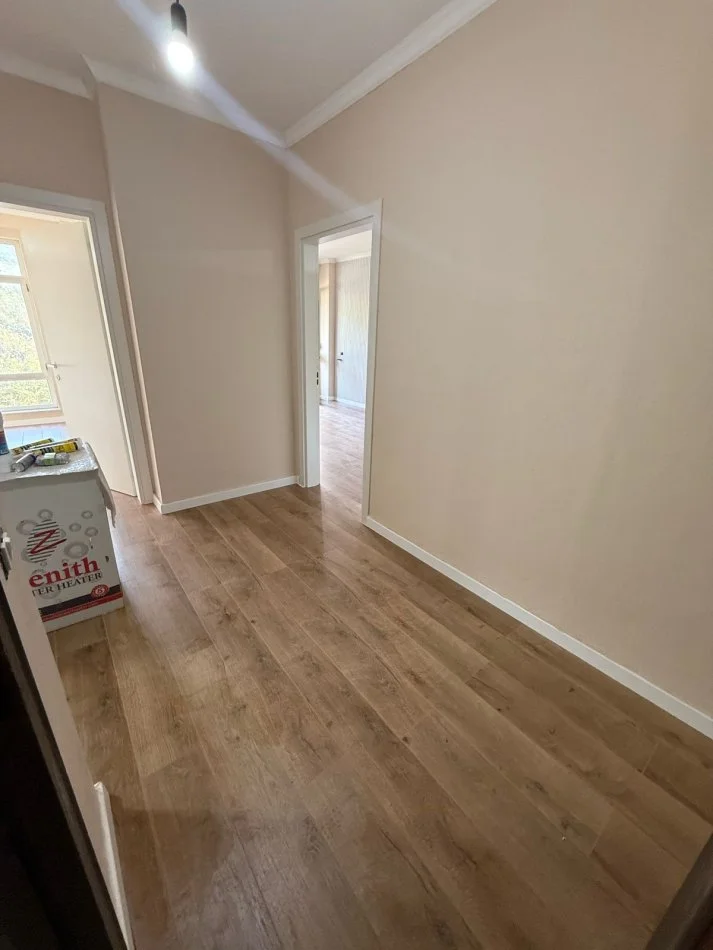 Shkembi Kavajes, shitet apartament 1+1+Ballkon Kati 4, 74 m² 73.000 € (Shkembi i Kavajes)