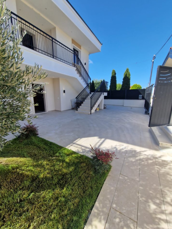 Spille, shitet Vile 4+1+Aneks+Ballkon Kati 2, 500 m² 480.000 € (Spille)Kavaje