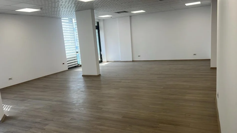 Tirane, jepet me qera zyre Kati 4, 100 m² 1.500 € (sheshi willson)
