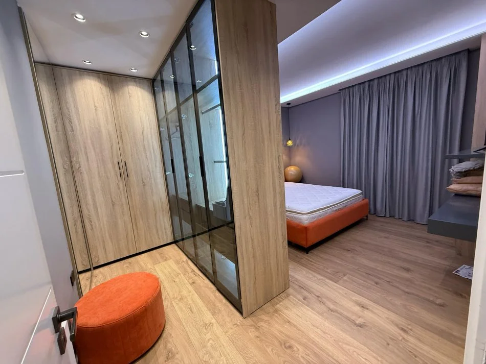 Tirane, jepet me qera apartament 2+1+Ballkon Kati 3, 100 m² 800 € (rruga nexho konomi)