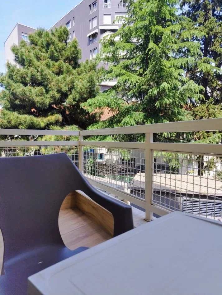 Tirane, jepet me qera apartament duplex 2 Katshe , 115 m² 1.300 € (Gjon Buzuku)