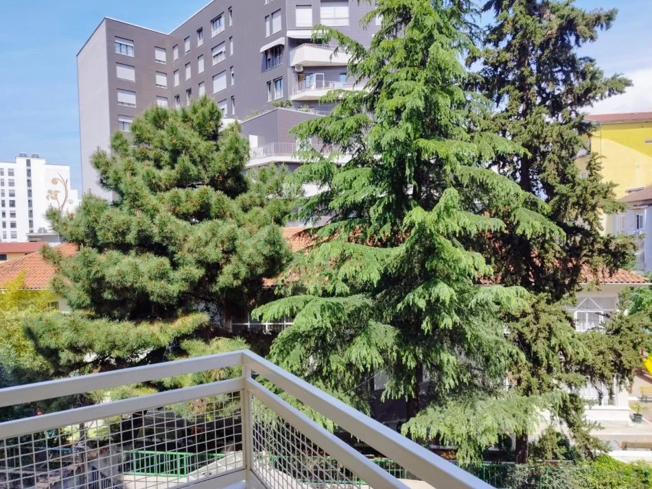 Tirane, jepet me qera apartament duplex 2 Katshe , 115 m² 1.300 € (Gjon Buzuku)