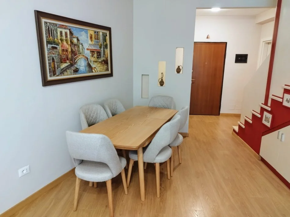 Tirane, jepet me qera apartament duplex 2 Katshe , 115 m² 1.300 € (Gjon Buzuku)