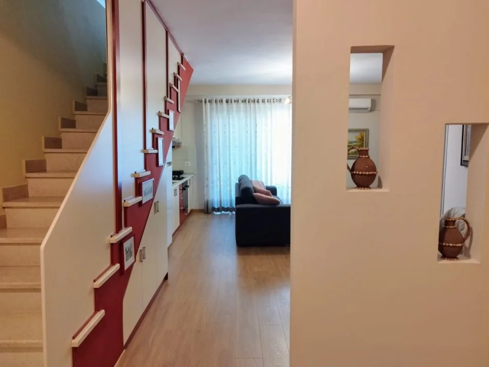 Tirane, jepet me qera apartament duplex 2 Katshe , 115 m² 1.300 € (Gjon Buzuku)