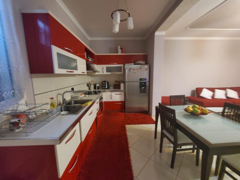 shitet Vile Kati 3, 486 m² 400.000 € (Sauk, rruga &quot;Zambaku&quot;)