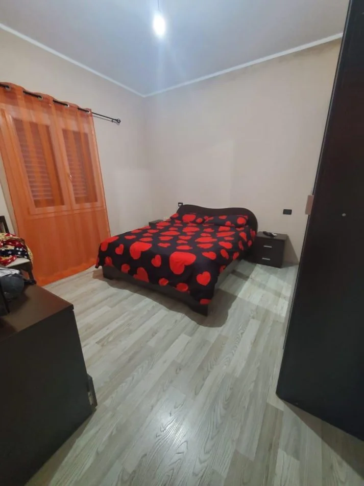 Shitet Vile , 486 m² 400.000 € (Sauk, rruga "Zambaku")