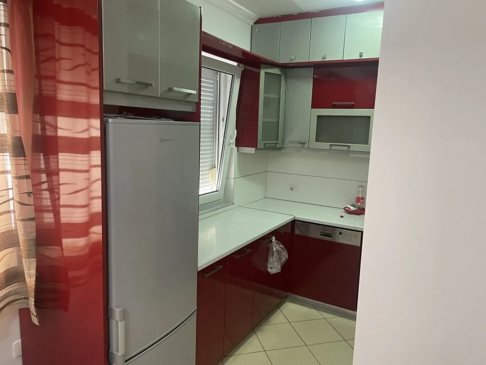 Tirane, jepet me qera 2+1 Kati 5, 500 € (Rruga e Dibres)