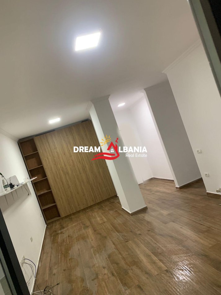 Tirane, jepet me qera zyre , 80 m² 1.000 € 