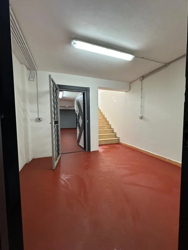 Tirane, shitet ambjent biznesi Kati 0, 386 m² 350.000 € (Pazari i Ri)