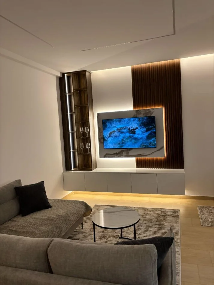 Tirane, jepet me qera apartament 1+1 Kati 1, 67 m² (Kopshti Botanik)