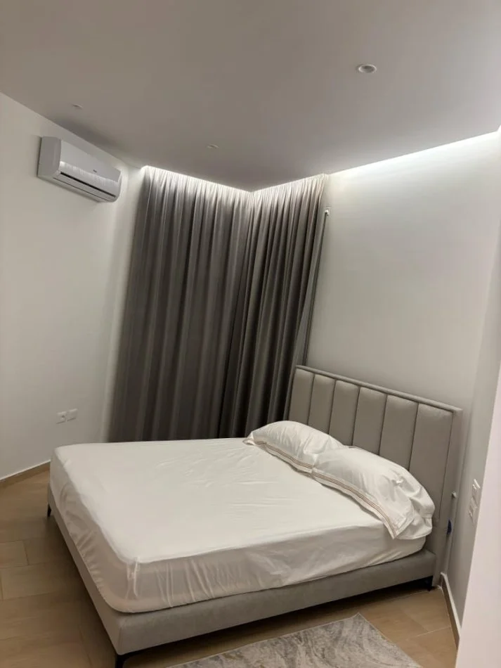 Tirane, jepet me qera apartament 1+1 Kati 1, 67 m² (Kopshti Botanik)