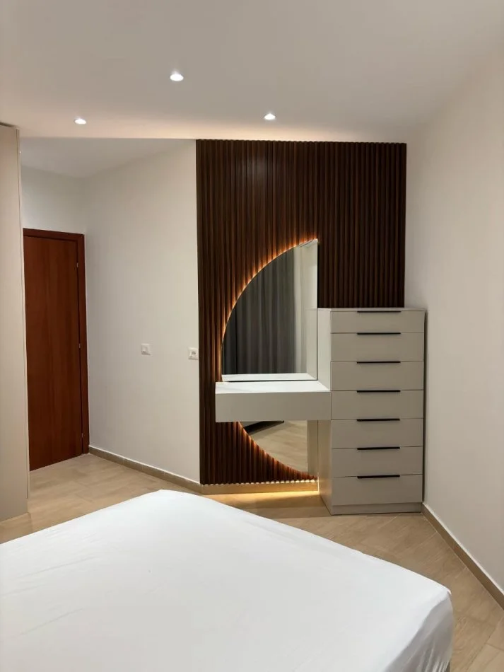 Tirane, jepet me qera apartament 1+1 Kati 1, 67 m² (Kopshti Botanik)