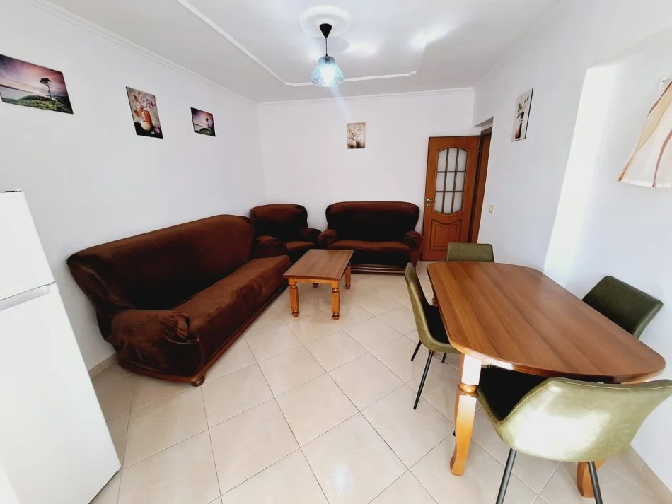 Tirane, jepet me qera apartament 2+1 Kati 4, 62 m² 470 € (rruga fortuz)