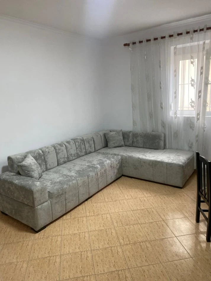 Jepen 2 hyrje shtepi private  Spitali QSUT  apartament 1+1 Kati 1, 400 €