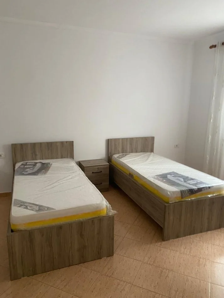 Jepen 2 hyrje shtepi private  Spitali QSUT  apartament 1+1 Kati 1, 400 €