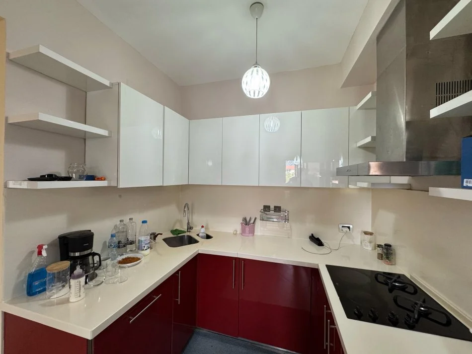 Tirane, jepet me qera apartament 2+1+Aneks+Ballkon Kati 2, 85 m² 700 € (RRUGA SULEJMAN DELVINA KOMUNA E PARISIT)