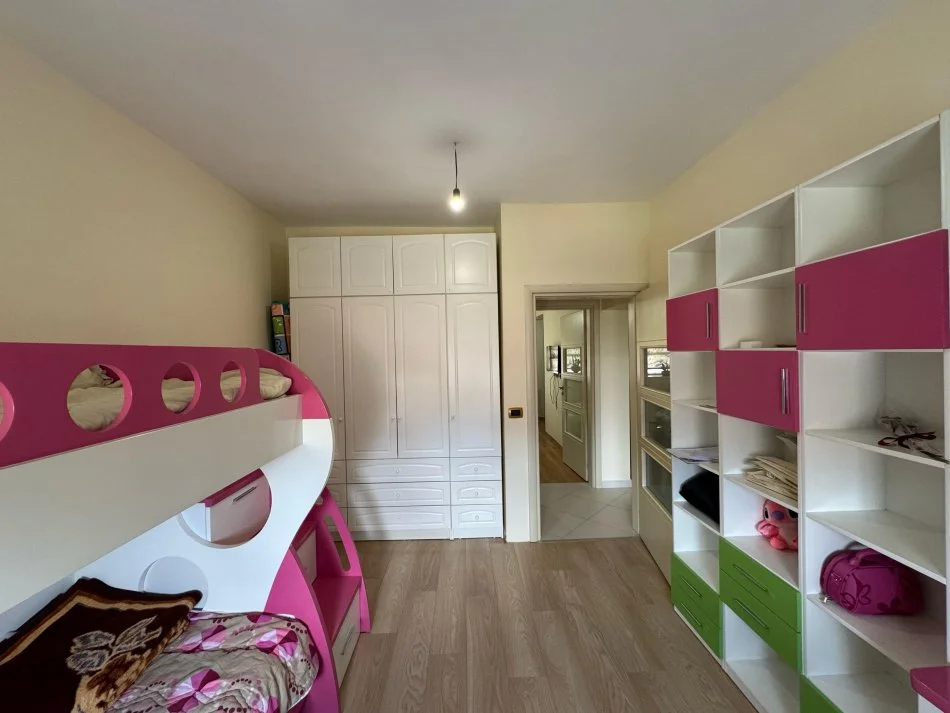Tirane, jepet me qera apartament 2+1+Aneks+Ballkon Kati 2, 85 m² 700 € (RRUGA SULEJMAN DELVINA KOMUNA E PARISIT)