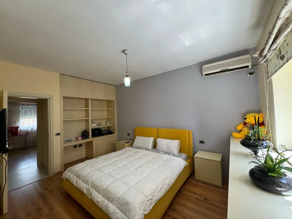 Tirane, jepet me qera apartament 2+1+Aneks+Ballkon Kati 2, 85 m² 700 € (RRUGA SULEJMAN DELVINA KOMUNA E PARISIT)