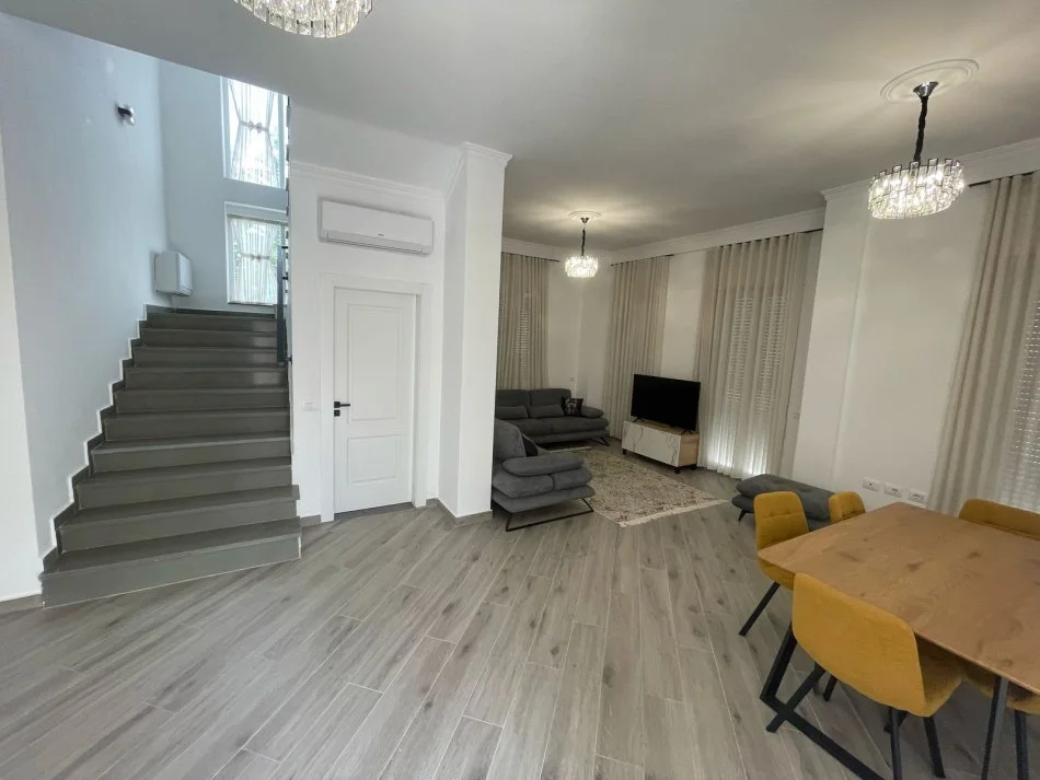 Tirane, jepet me qera Vile 3 Katshe Kati 3, 170 m² 2.500 € (TEG)