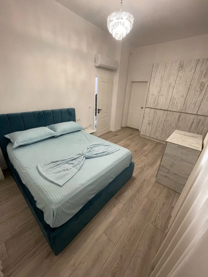 Tirane, jepet me qera Vile 3 Katshe Kati 3, 170 m² 2.500 € (TEG)