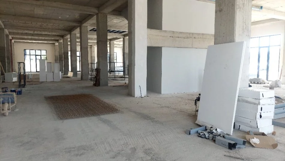 Tirane, jepet me qera magazine Kati 1, 1.000 m² 6.000 € (Tirane-Durres)