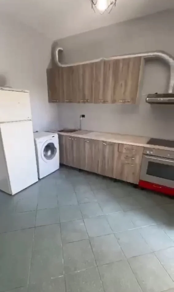 Tirane, jepet me qera Vile 2+1 Kati 2, 80 m² 500 € (laprake)