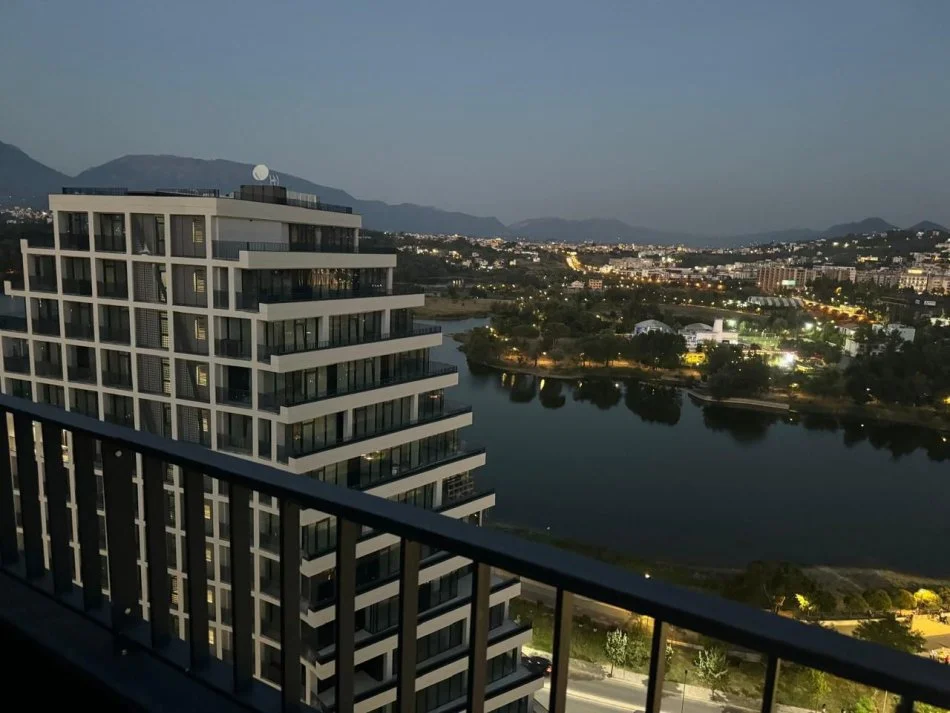 Tirane, jepet me qera apartament 3+1 Kati 15, 234 m² 5.000 € (Rezidenca Lake View)