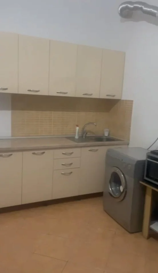 Tirane, jepet me qera Vile 1+1 Kati 1, 40 m² 350 € (laprake)