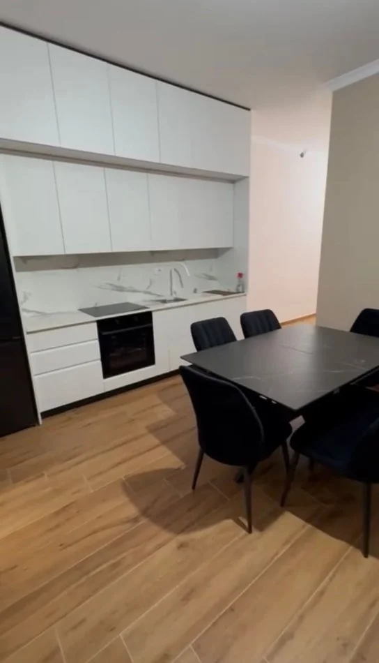 Tirane, jepet me qera apartament 2+1 Kati 10, 100 m² 35,000 leke (Kamez ( Perball Rajonit Policor )