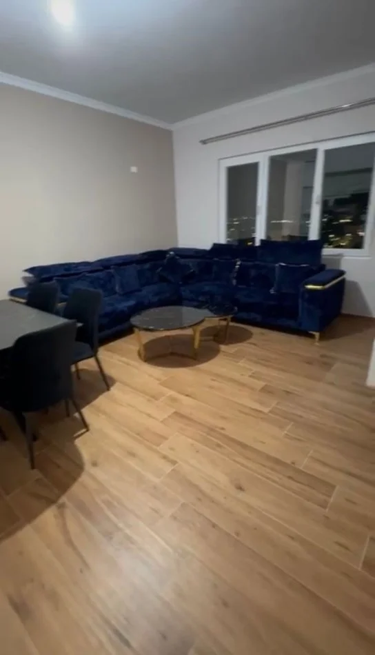 Tirane, jepet me qera apartament 2+1 Kati 10, 100 m² 35,000 leke (Kamez ( Perball Rajonit Policor )