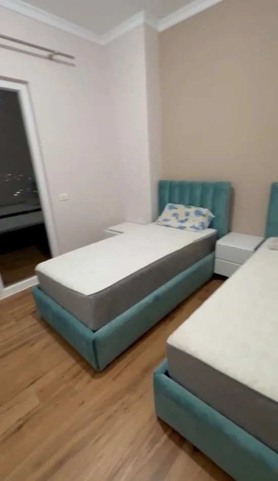 Tirane, jepet me qera apartament 2+1 Kati 10, 100 m² 35,000 leke (Kamez ( Perball Rajonit Policor )