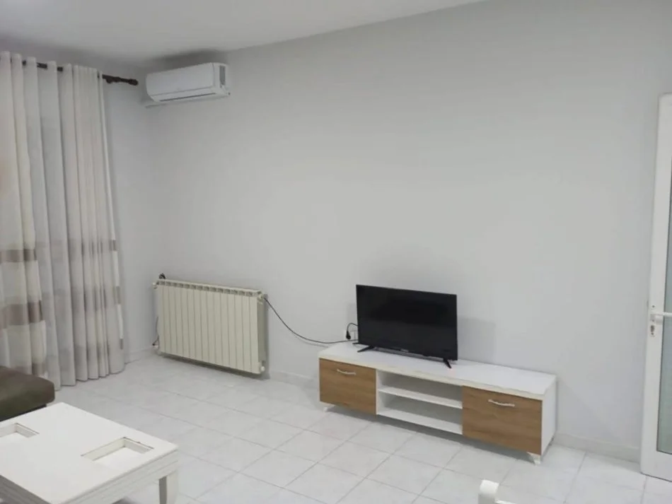 Tirane, jepet me qera apartament 2+1 Kati 2, 90 m² 60,000 leke (Komuna e Parisit, prane "Kika 2")