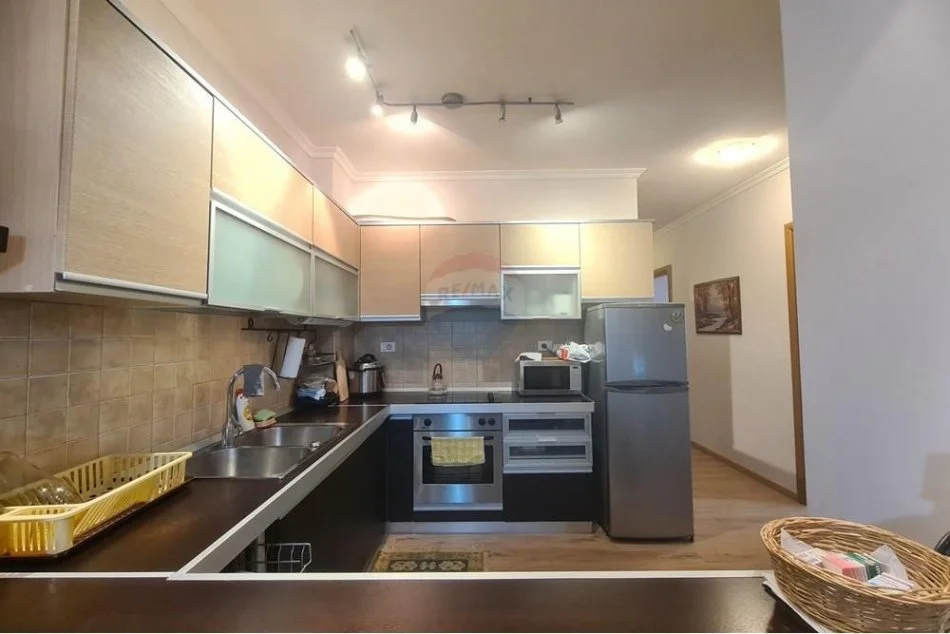 jepet me qera 2+1 Kati 5, 102 m² 850 € (Rruga Sami Frasheri)