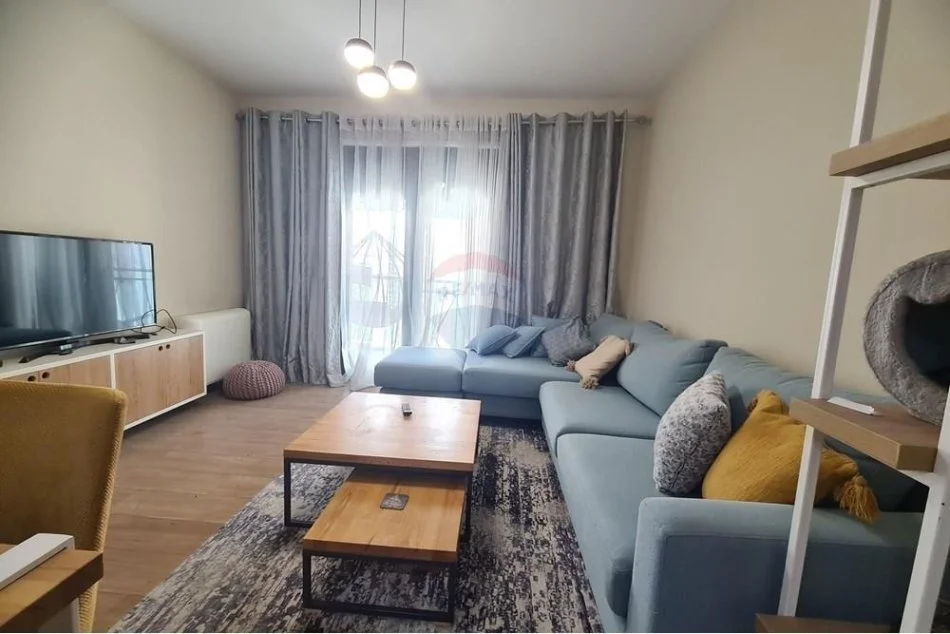 Tirane, jepet me qera apartament 2+1+Ballkon , 750 € (Rruga Frosina Plaku)