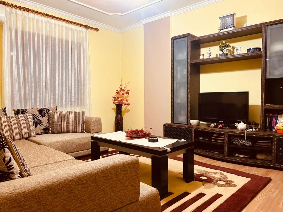 Tirane, jepet me qera apartament 2+1 Kati 2, 105 m² 430 € (jordan misja)