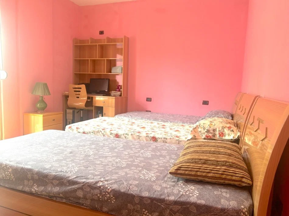 Tirane, jepet me qera apartament 2+1 Kati 2, 105 m² 430 € (jordan misja)