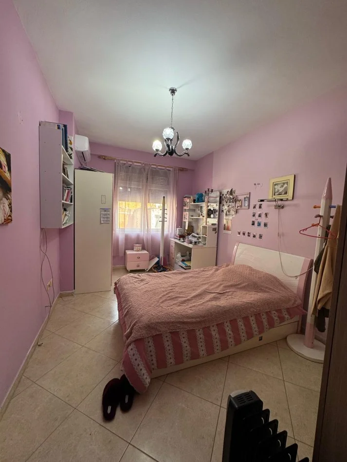 Tirane, jepet me qera apartament 3+1+Ballkon Kati 2, 125 m² 900 € (Rruga Fortuzi)