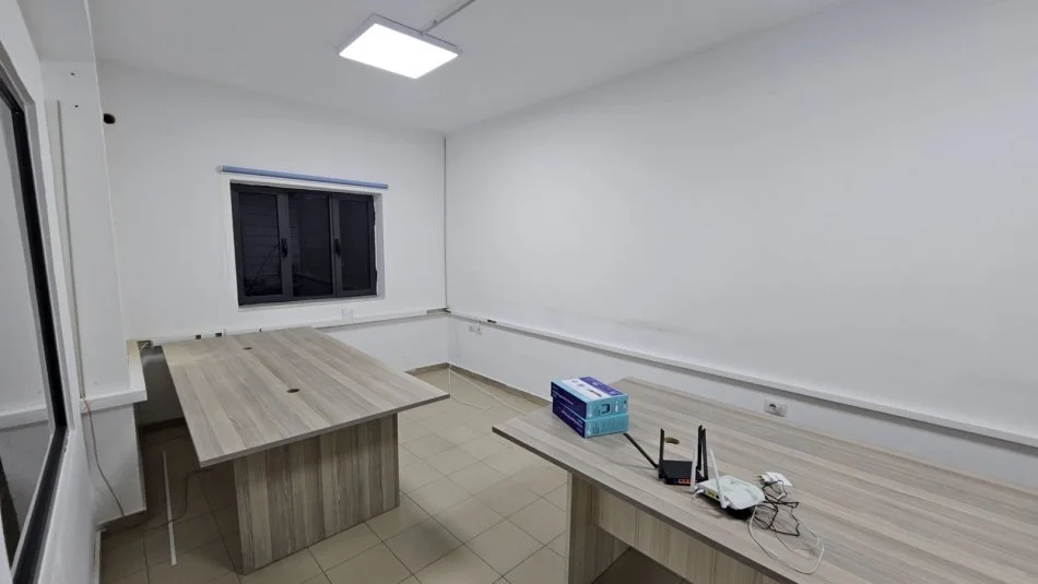 Tirane, jepet me qera zyre Kati 0, 140 m² 900 € (Sheshi Avni Rustemi)