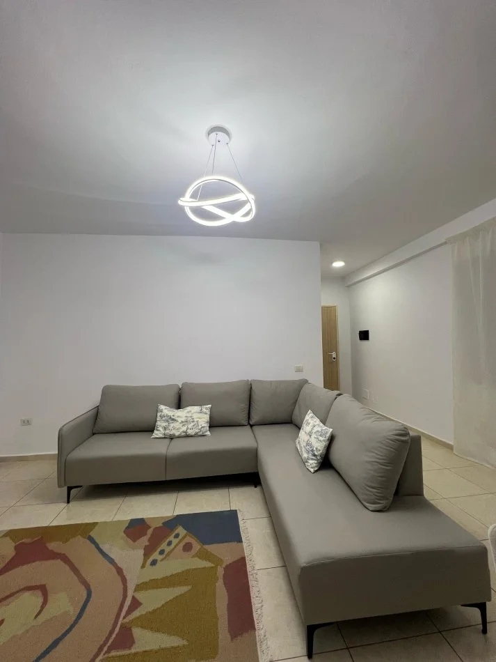 Tirane, jepet me qera apartament 2+1 Kati 1, 106 m² 600 € 
