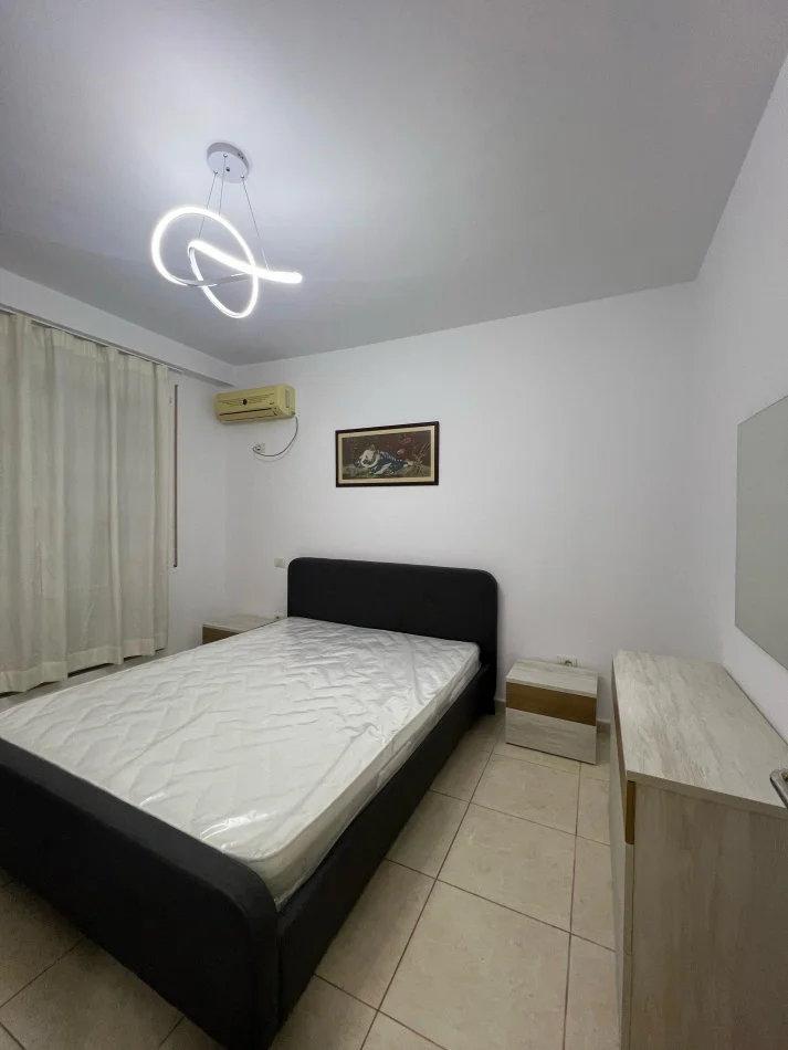Tirane, jepet me qera apartament 2+1+Ballkon Kati 2, 106 m² 600 € (Pediatria)