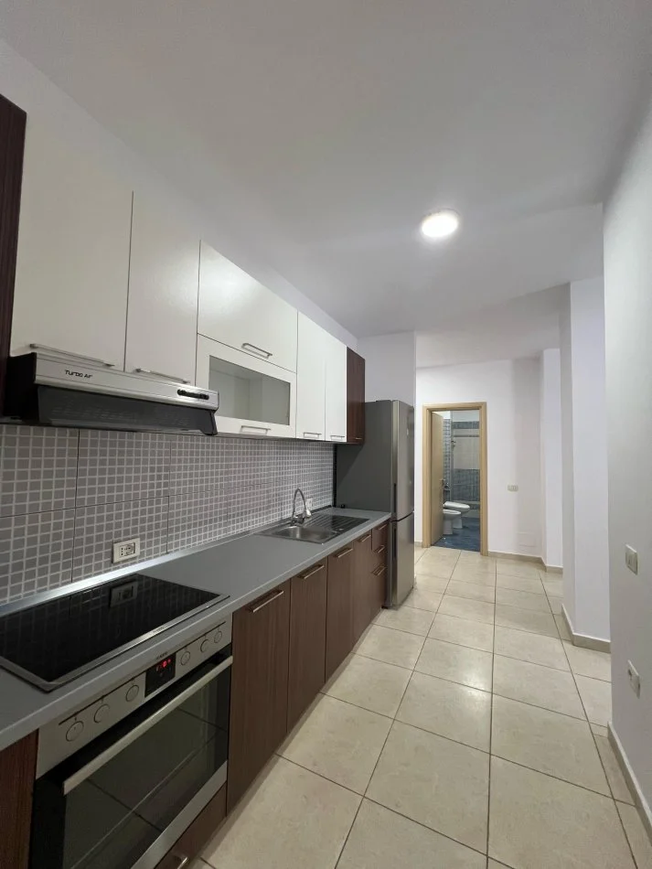 Tirane, jepet me qera apartament 2+1 Kati 1, 106 m² 600 € 