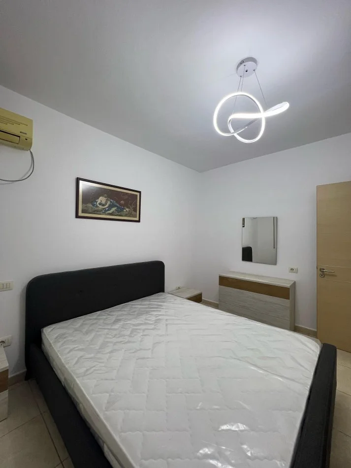 Tirane, jepet me qera apartament 2+1+Ballkon Kati 2, 106 m² 600 € (Pediatria)