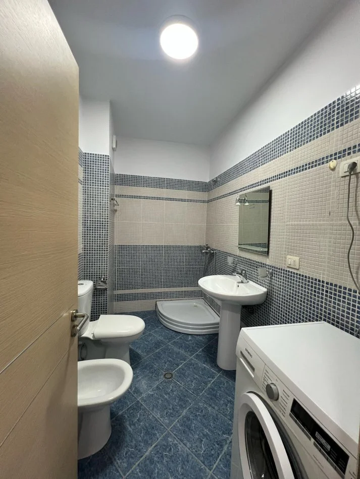 Tirane, jepet me qera apartament 2+1+Ballkon Kati 2, 106 m² 600 € (Pediatria)