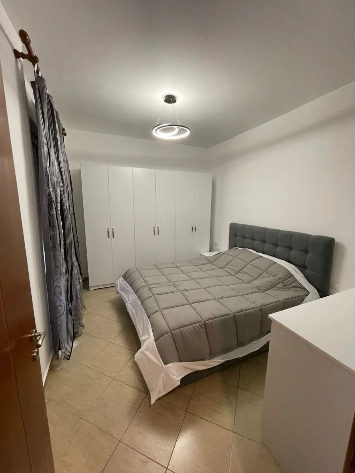Tirane, jepet me qera apartament 1+1 Kati 4, 70 m² 550 € (Rruga e Dibres , prane Hotel Diamond)
