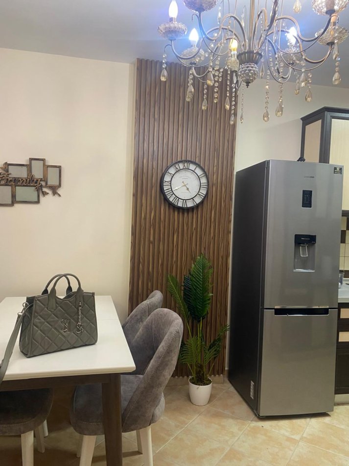 Tirane, jap me qera apartament 1+1 Kati 2, 65 m² 550 € (rruga Shkelqim Fusha, prane qendres Kristal)