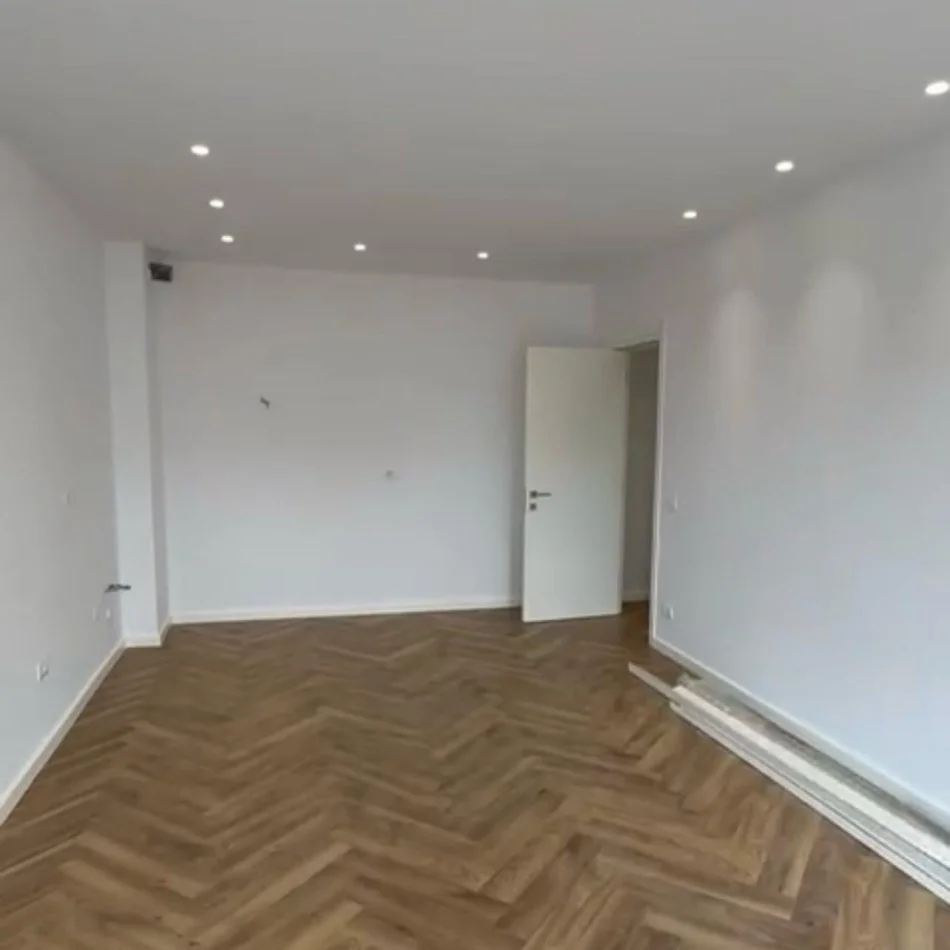 Tirane, shitet apartament 2+1+Ballkon Kati 4, 96 m² 126.800 € (Univers City)