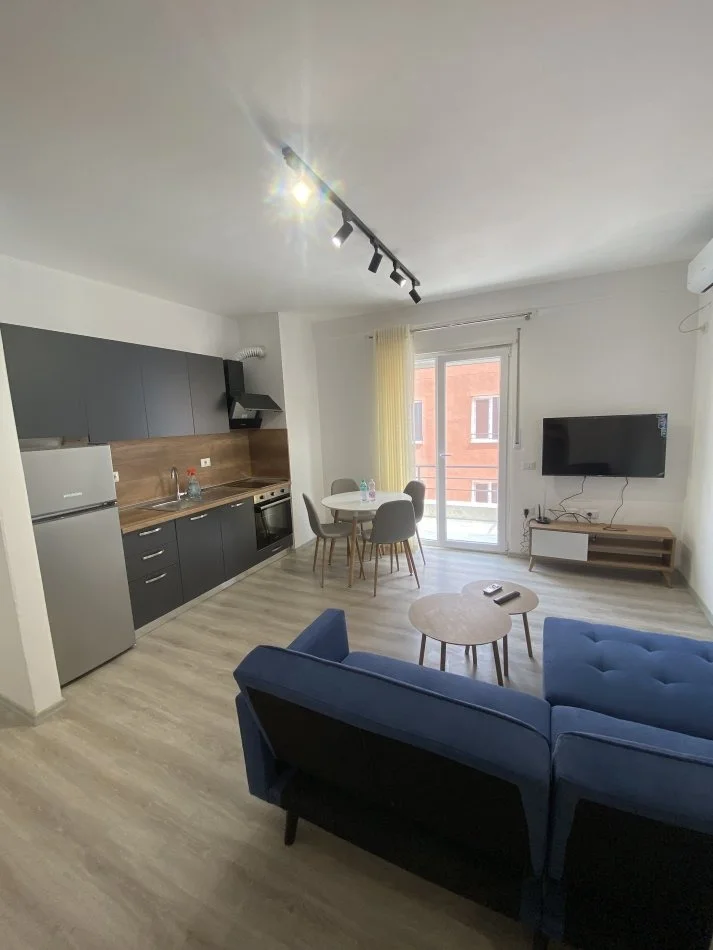 Tirane, jepet me qera apartament 1+1 Kati 3, 50 m² 370 € (Jepet apartament me qera 1+1 ne Selite)
