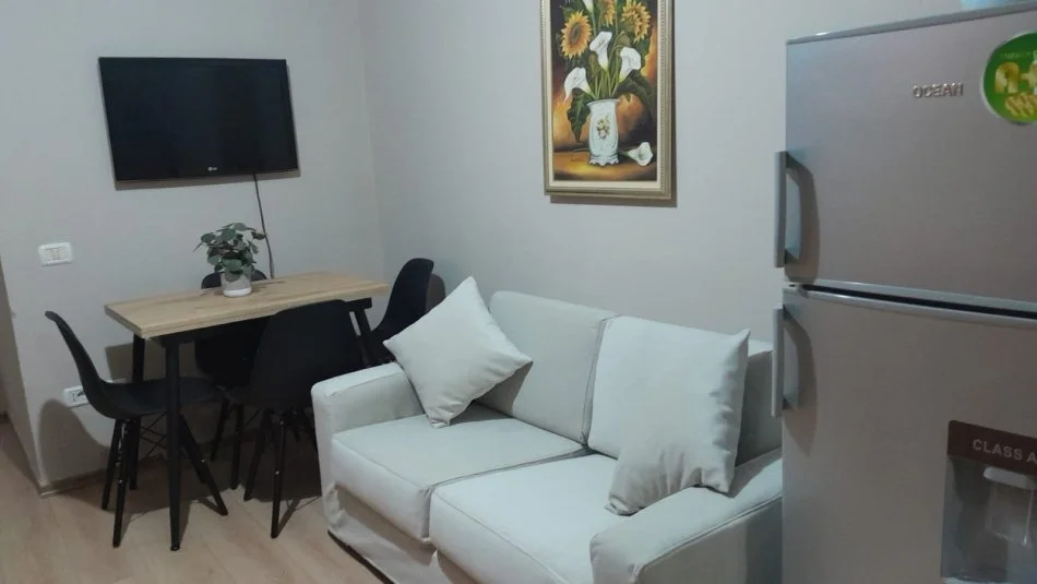 Tirane, jepet me qera apartament 1+1 Kati 2, 45 m² 490 € (Rruga Jusuf Vrioni,prane "Shtepise se ofertave 2")