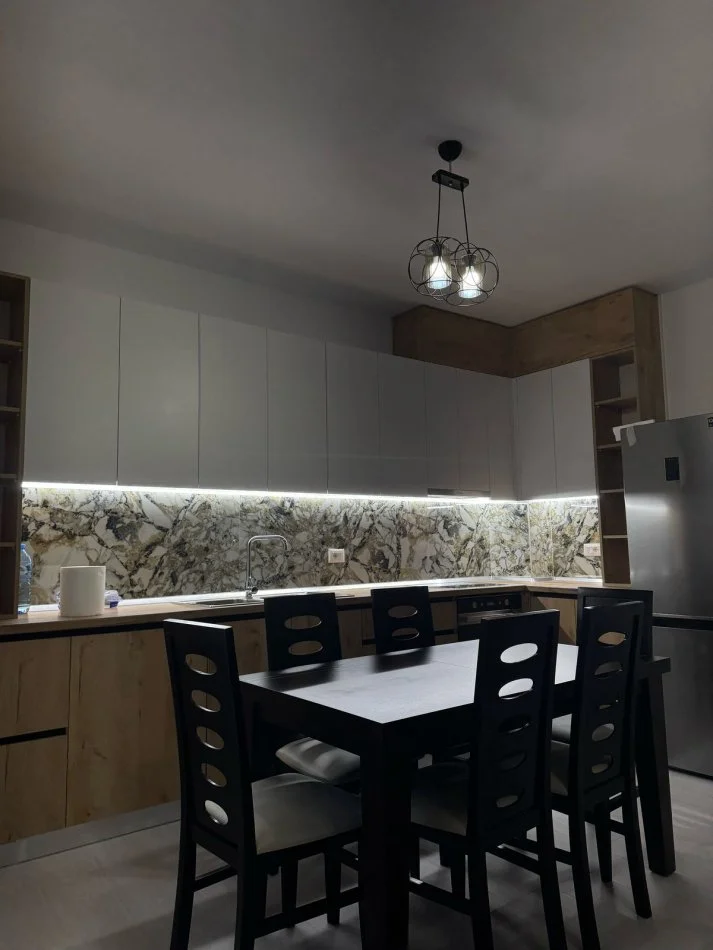 Tirane, jepet me qera apartament 2+1 Kati 2, 97 m² 75,000 leke (River Residence)